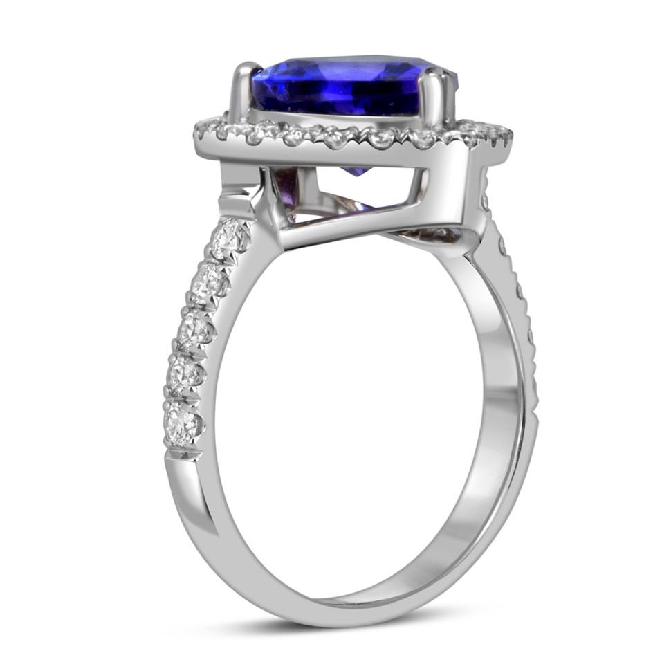 Помолвочное кольцо из белого золота с бриллиантами и танзанитом 