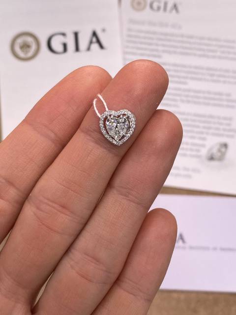 Кулон из белого золота с бриллиантами (049060)