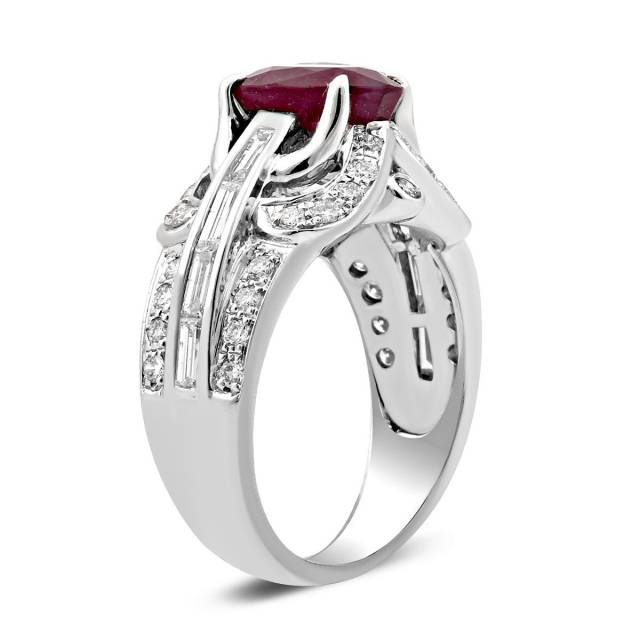 Кольцо из белого золота с бриллиантами и рубином (018565)